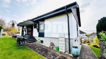 Schönes gepflegtes Einfamilienhaus mit großem Grundstück, Terrasse, Panoramablick und vielen Extras, 34388 Trendelburg, Einfamilienhaus